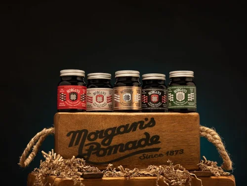 Πίσω από το Brand: Morgan’s – 150 Χρόνια Παράδοση σε Ένα Βάζο Πομάδας