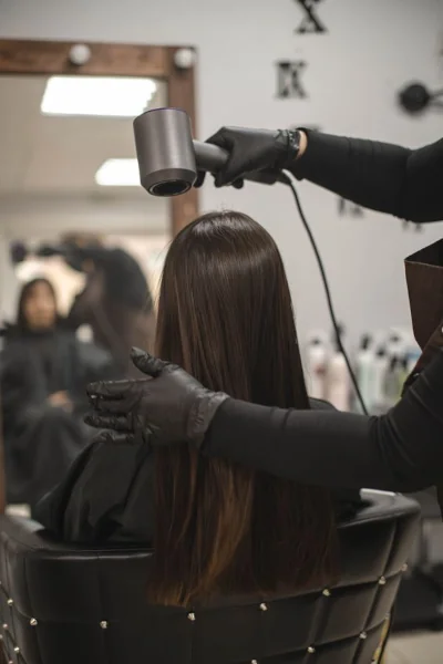 Top 5 Styling Tools που κάθε Hair Artist χρειάζεται για επαγγελματικό αποτέλεσμα